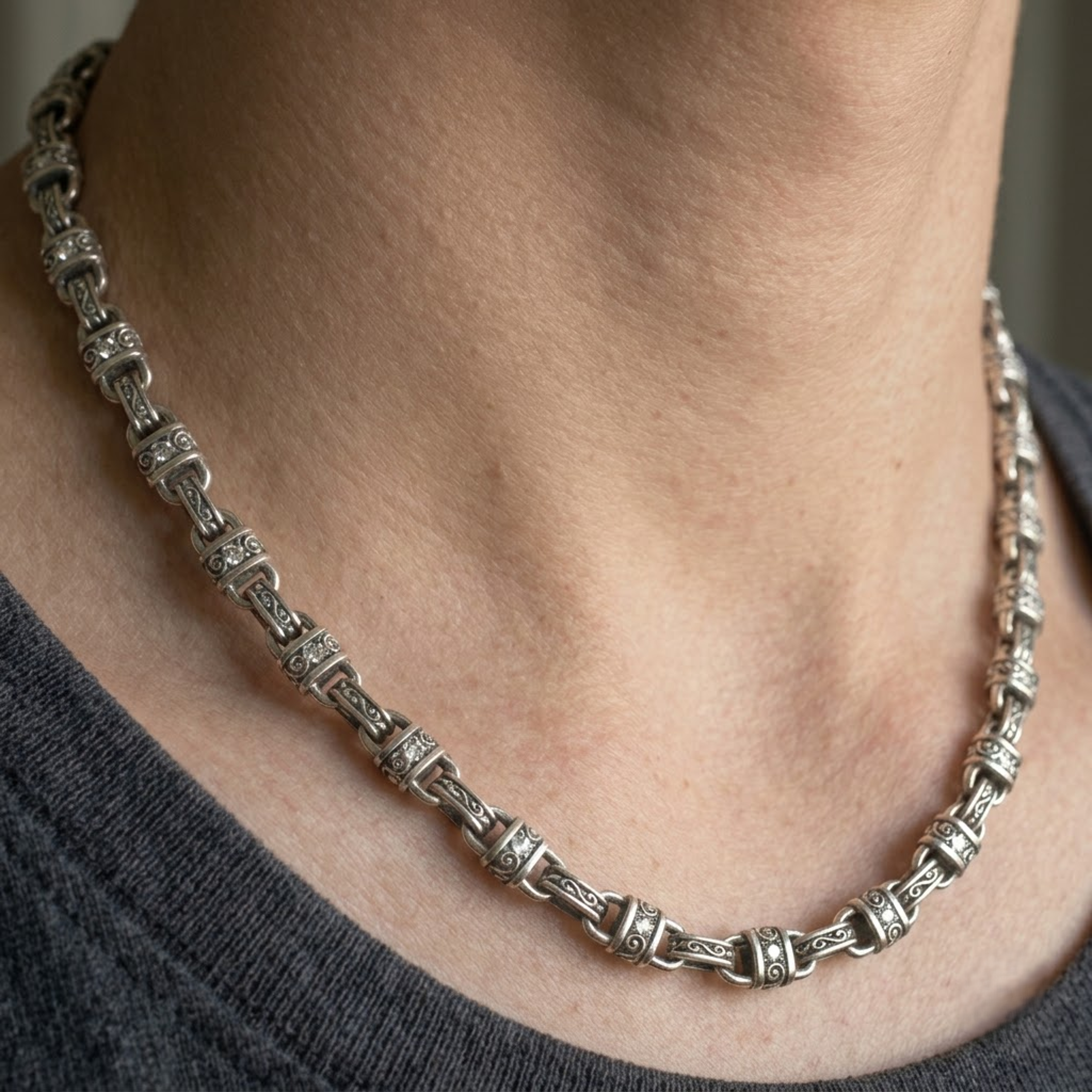 Engraved Barrel & Scroll Link Diamond Choker Chain