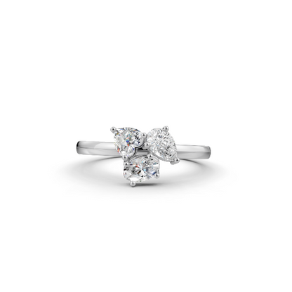 Anello con grappolo di tre diamanti