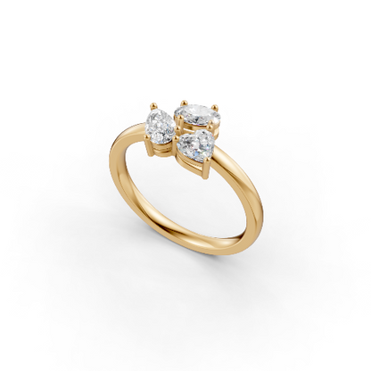 Anello con grappolo di tre diamanti