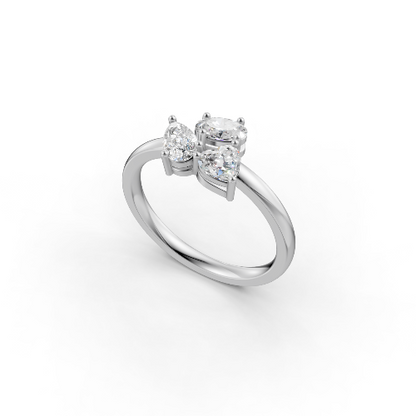 Anello con grappolo di tre diamanti