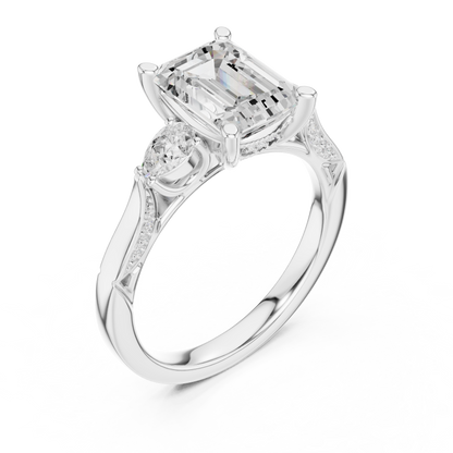 L'Anello Smeraldo con Tre Diamanti