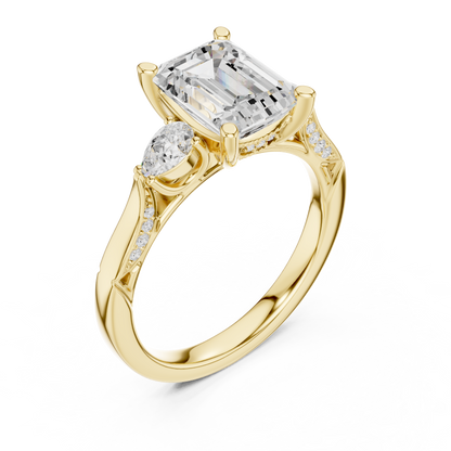 L'Anello Smeraldo con Tre Diamanti
