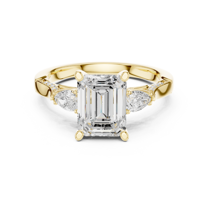 L'Anello Smeraldo con Tre Diamanti