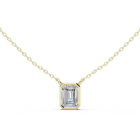 Il ciondolo Verity Emerald Bezel