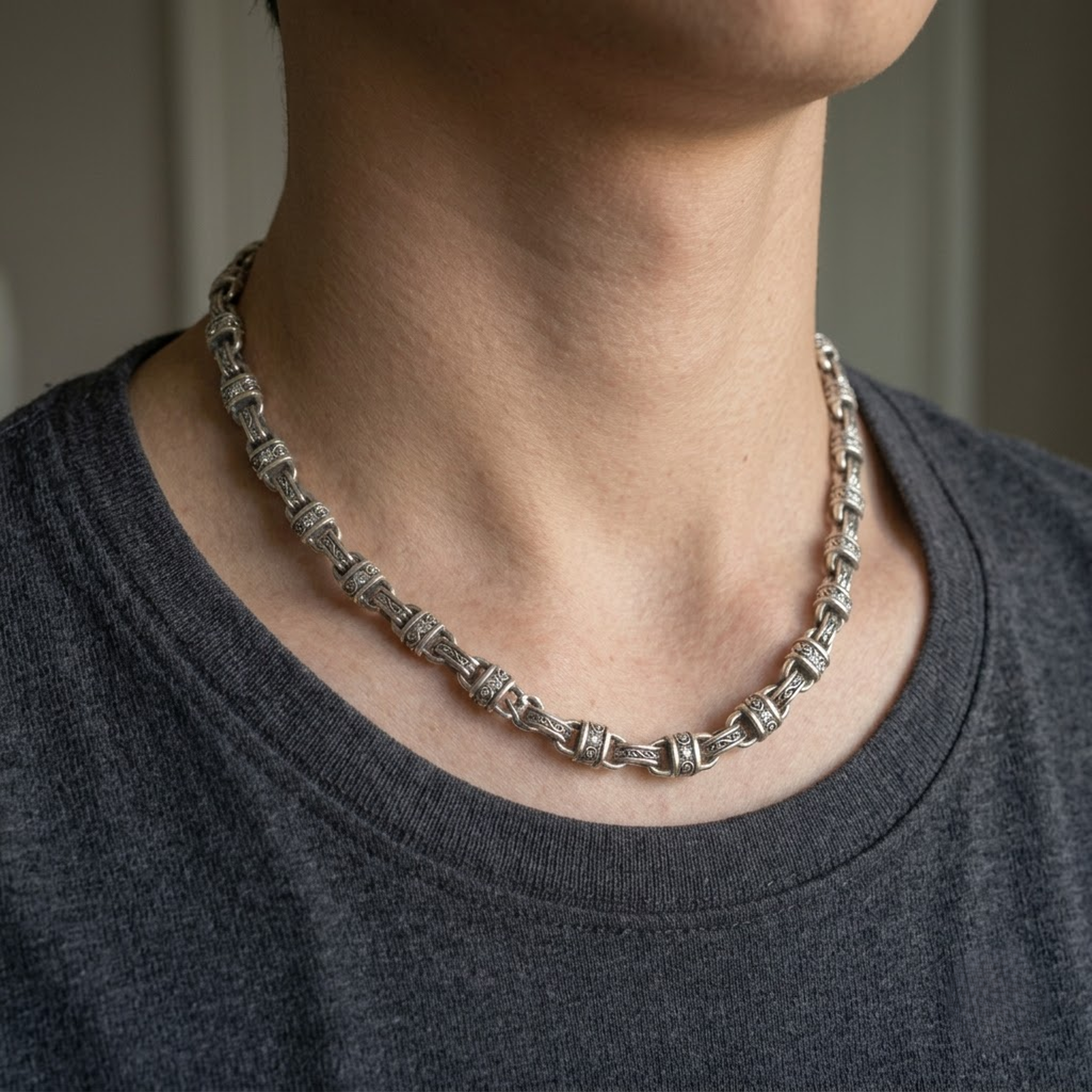 Engraved Barrel & Scroll Link Diamond Choker Chain